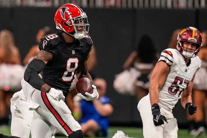 Oct 15, 2023; Atlanta, Georgia, USA; Atlanta Falcons tight end Kyle Pitts (8) runs after a catch against the Washington Commanders at Mercedes-Benz Stadium. Mandatory Credit: Dale Zanine-USA TODAY Sports
